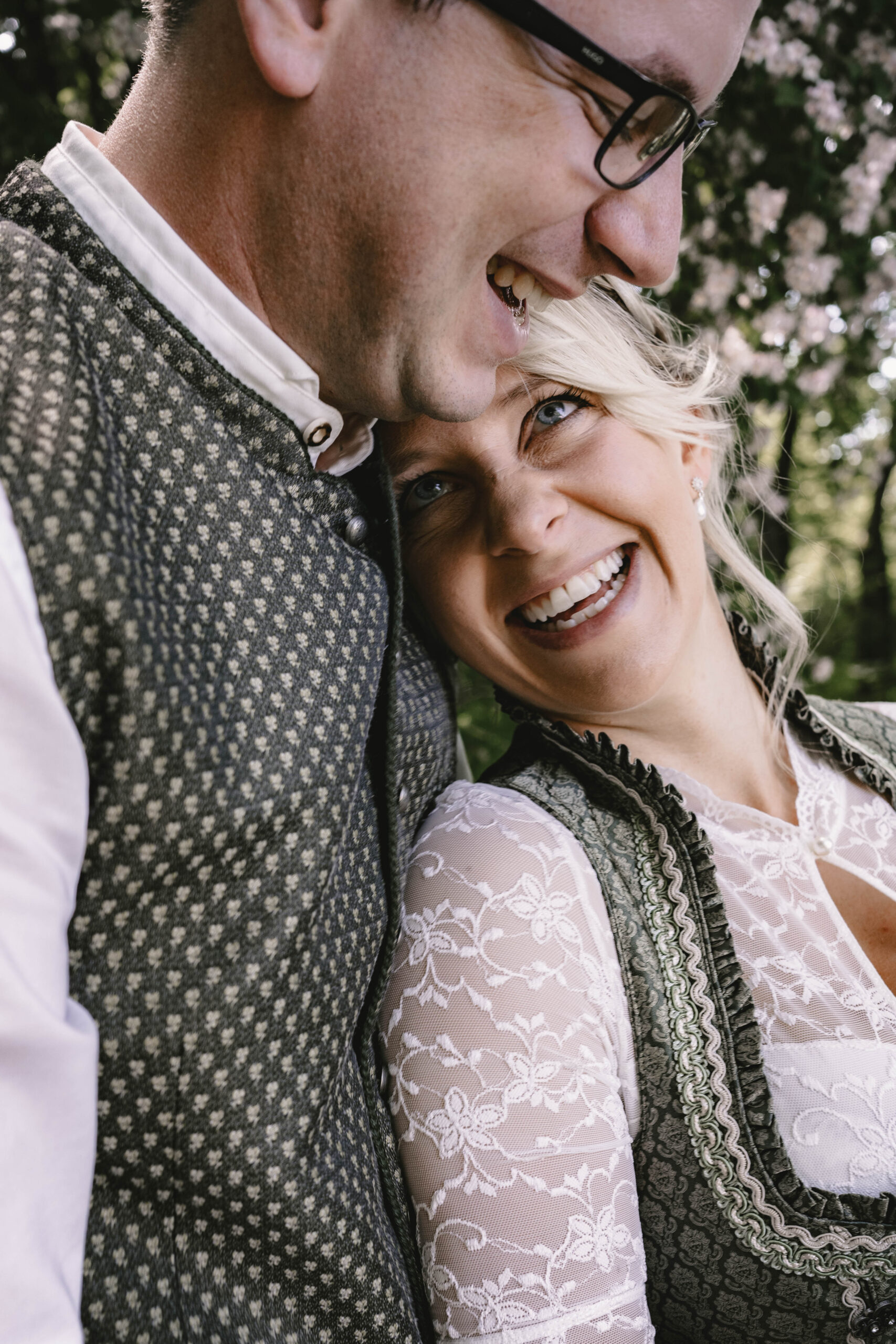 Ungestellte Emotionen bei der Hochzeitsbegleitung in Regensburg